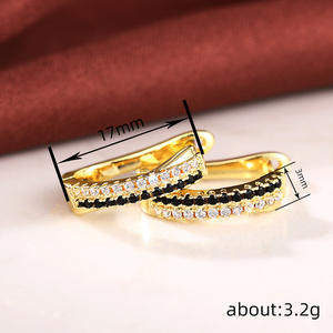 Orecchini a cerchio dorati E3911 con cristalli e strass incastonati a canale per donna, gioielli alla moda per feste. - Product Image 5