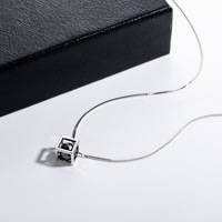 Collier pendentif en forme de cube de Rubik en moissanite noire de 8*8 mm, argent sterling S925, collier élégant pour femmes, vente en gros d'usine