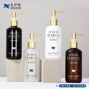 Botella negra redonda con bomba dosificadora de 500 ml de plástico PET para loción corporal, champú, gel de ducha y cuidado diario. - Product Image 4