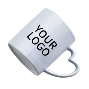 <span class=keywords><strong>Taza</strong></span> blanca en forma de corazón con mango marca <span class=keywords><strong>taza</strong></span> pareja <span class=keywords><strong>taza</strong></span> de café de cerámica recuerdo de boda <span class=keywords><strong>taza</strong></span> de agua <span class=keywords><strong>personalizada</strong></span> DIY con fotos - Product Image 4