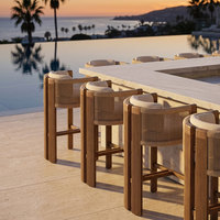 Tabourets de bar modernes en aluminium avec revêtement imitation bois et cordage tressé, chaises hautes de patio avec coussin – Vente en gros