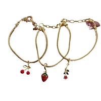 Nouveauté 2025, vente flash, bijoux hip-hop unisexe tendance, plaqué or, motif fraise cerise, goutte d'huile, couleur durable, élément fruité, pour fête