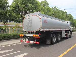 <span class=keywords><strong>Camion</strong></span> de transport de liquides fiable pour les champs pétrolifères et les chantiers de construction - Product Image 5