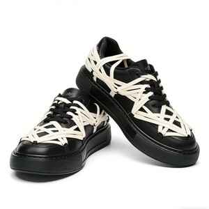 Sneakers noires à plateforme personnalisées avec logo pour <span class=keywords><strong>homme</strong></span>, lacets croisés, streetwear, chaussures décontractées pour <span class=keywords><strong>homme</strong></span>, fabrication de sneakers sur mesure - Product Image 2