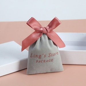 Sacs à bijoux en velours gris 5x7cm avec cordon de serrage et ruban, pour bracelets et bagues, haute qualité, fournisseur chinois, conteneur confortable pour bijoux, vente en gros - Product Image 5