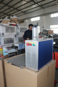 เครื่องทำเครื่องหมายชิ้นส่วนไฟเบอร์เลเซอร์20W พร้อมเลนส์300*300มม. หัว SG7110จุด glevo แบบคู่มอเตอร์แกน Z - Product Image 5