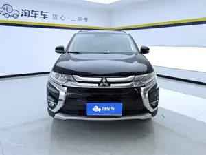 Véhicule d'<span class=keywords><strong>occasion</strong></span> en excellent état, en promotion : Mitsubishi Outlander <span class=keywords><strong>Essence</strong></span> 2018, 4 cylindres, 7 places, sièges en cuir, conduite à gauche - Product Image 2