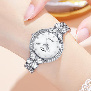 Reloj de Lujo Inspirado en Pétalos con Esfera de Cristal Grande Brillante y Movimiento de Cuarzo en Aleación - Product Image 1