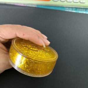 Jouet anti-stress souple en forme de pièce de monnaie dorée, jouet sensoriel en caoutchouc souple, pack de présentation pour comptoir - Product Image 3