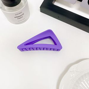 Pinza de Pelo Triangular Sencilla de Inspiración Coreana, Diseño de Garra de Tiburón, Plástico PC Esmerilado, Moda Diaria para Mujer, para Sujetar el Cabello Despeinado - Product Image 2