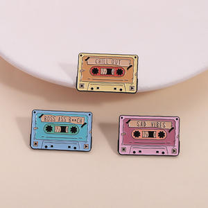 Дешевая цена, оптовая продажа, винтажный магнитофон, музыкальная нагрудная булавка, эмалированная булавка - Product Image 1