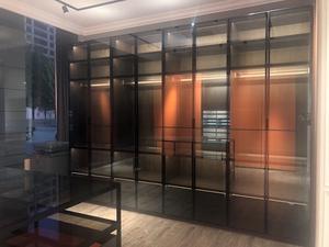 Custodie per clienti reali Skyline 2024 in stile moderno <span class=keywords><strong>armadio</strong></span> laccato <span class=keywords><strong>arancione</strong></span> e armadi con porte in vetro e vetrine - Product Image 5