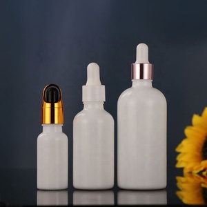 Botella de Vidrio Brillante de Porcelana Blanca de 30 ml de Lujo para Aceites Esenciales, con Gotero y Tapa de Rosca Blanca - Product Image 6