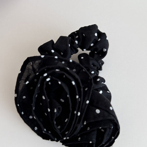Chouchou en tissu à pois Rose Française, accessoires de cheveux élégants pour femmes pour mariage et fête - Product Image 5