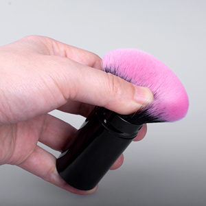 Pennello per Fondotinta in Polvere Retrattile Daily Queen & <span class=keywords><strong>Laura</strong></span> Geller, Colore Nero con Setole Rosa, Portatile e Facile da Trasportare - Product Image 3