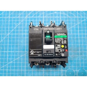 Disjoncteur à boîtier moulé Fuji SG63C 60A, d'occasion, comme il est, pièces d'équipement semi-conducteur d'époque - Product Image 2