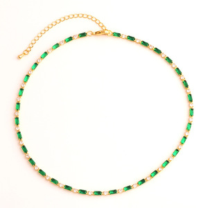Collier ras du cou tennis en cuivre plaqué or avec strass rectangulaires colorés et chaîne délicate en cristal multi-baguette pour clavicule - Product Image 6