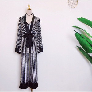 Conjunto de dos piezas de ropa de estar por casa de imitación de seda negra, estilo europeo y americano, a la moda y cómodo, al por mayor. - Product Image 1