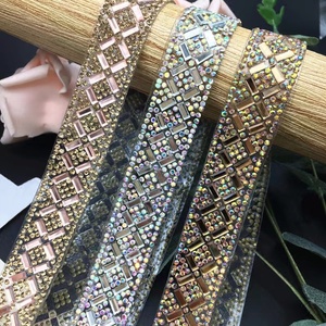 En gros Hot Fix Cristal Strass Ruban Frange Coupe Hotfix Fer sur Strass Diamant Pierre Bande de Garniture par la Cour - Product Image 4