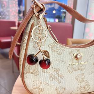 Dije de Cereza para Bolso, Colgante de Llavero de Cereza, Accesorio de Plástico en Resina Brillante para Carteras y Bolsos <span class=keywords><strong>Coach</strong></span>, Color Rojo - Product Image 4