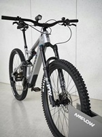 Vélo électrique DJI Amflow PL MTB avec batterie intégrée 800Wh, cadre en fibre de carbone, moteur central, charge rapide, écran OLED de 2 pouces, 10 vitesses
