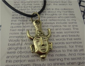 Collier pendentif en alliage de zinc style vintage, inspiré de la série américaine Supernatural, avec le talisman de Dean contre le mal, pour anniversaire - Product Image 3