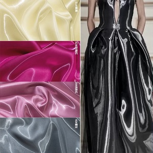 Tessuto Mikado Satinato Liquido Nero Metallizzato Lucido 100% Poliestere 150gsm - Product Image 4