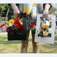 Boîte cadeau en carton blanc en forme de cœur, avec poignée longue, pour arrangements floraux frais, emballage de fêtes, thème amour