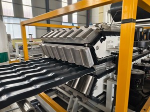Machine d'extrusion de plaques de toiture en PVC, extrudeuse de plastique ASA U-PVC pour tuiles de toit ondulées colonialles vernissées - Product Image 5