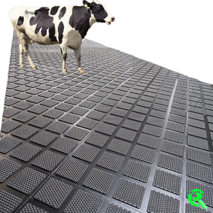 Tapis en caoutchouc antidérapant <span class=keywords><strong>de</strong></span> 17 à 25 mm pour les salles <span class=keywords><strong>de</strong></span> traite et les stalles <span class=keywords><strong>de</strong></span> vaches pour un confort et une sécurité maximum - Product Image 1