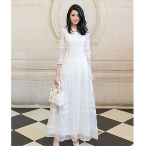 Maxi abito bianco elegante da donna elegante <span class=keywords><strong>con</strong></span> accenti di pizzo e Design frontale <span class=keywords><strong>con</strong></span> bottoni perfetto per incontri serali - Product Image 3