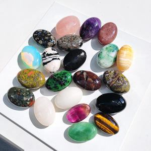 Piedra de Palma de Cristal de Sangre de Dragón de 45mm al por Mayor con Diseño Grabado de Reiki para Sanación, Ideal para Navidad - Product Image 3