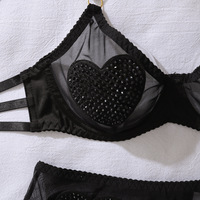 Ensemble de lingerie à armatures de haute qualité avec autocollant cœur diamant en maille noire, vente en gros en vrac