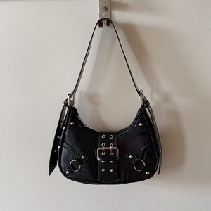 Bolso de Hombro Estilo Motero, Elegante y Moderno, Color Negro, Cierre Magnético, Decoración con Remaches, Correa de 50-65 cm, Uso Diario - Product Image 4