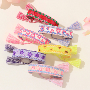 Braccialetti Personalizzati con Logo Ricamato, Charm dell'Amicizia, Fiori e Nappine Fatte a Mano per Donne - Product Image 2