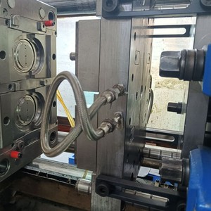 Lixiong Moldes de Plástico, Piezas de Moldeo por Inyección Hechas a Medida, Integración Comercial en la Industria de Procesamiento - Product Image 4