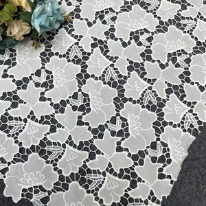 Tissu en dentelle guipure blanche haut de gamme, broderie florale 3D, dentelle de mariée française au mètre pour robe de mariée et couture - Product Image 3