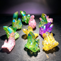 Vente en gros de grappes de cristaux d'aura en quartz clair plaqué titane arc-en-ciel électrolytique pour la décoration intérieure