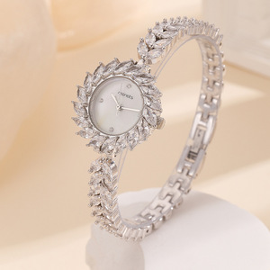 Nouvelle montre-bracelet pour femme, ronde, sertie de diamants, bracelet réglable, montre à quartz - Product Image 1