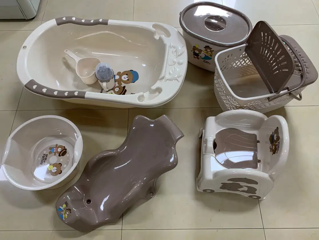 פלסטיק 8pcs דוב דפוס סגלגל דלי אגן אמבטיה מדף סל מסחטת מים מצקת אמבטיה לתינוק בסיר סט