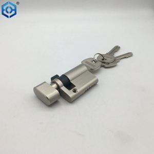 Serrure à cylindre simple en laiton nickel satiné avec tour de pouce 45mm - Product Image 2