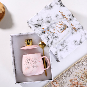 Juego de Tazas de Cerámica Personalizadas con LOGO, Acabado Mármol, para Regalos de Bienvenida, Tazas de Café en Caja, Modelo Mr. & Mrs. - Product Image 3