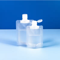 Pochette à bec verseur sur mesure pour l'emballage de différents liquides