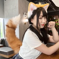 La queue de renard en peluche télécommandée électrique crée un effet de remuement animal réaliste adapté aux fêtes et à la queue d'accessoire de cosplay