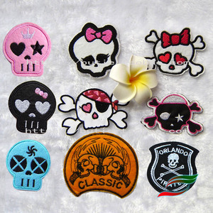 <span class=keywords><strong>Alibaba</strong></span> Nhà cung cấp vàng của chất lượng cao Mini 3D thêu sắt-on các bản vá lỗi PVC Stick-on kẹo da Tim Dệt phụ kiện mũ - Product Image 1