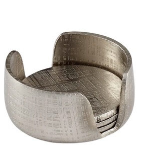 Juego de Posavasos de Metal Cepillado y Aluminio Grabado con Soporte |   Juego de 4 piezas modernas, reutilizables, ecológicas y antideslizantes para uso en el hogar y el bar - Product Image 1