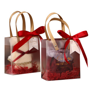 Meilleur prix d'usine Emballage de shopping de luxe de haute qualité Sacs cadeaux en papier pour la vente au détail de boutique en noir mat personnalisé Impression des fêtes - Product Image 1