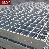 Revêtement de sol électrozingué dentelé en acier au carbone à capacité de charge élevée personnalisé Caractéristiques de sécurité pour système de drainage
