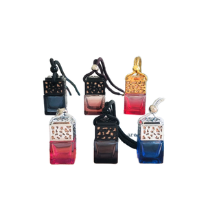 Ambientador colgante para coche de 5 ml vacío, con diseño de colgante, color personalizado, botella de perfume para coche con tapa de madera - Product Image 1