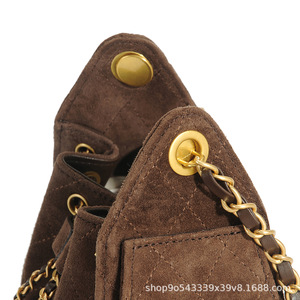 Bolso <span class=keywords><strong>de</strong></span> Hombro Acolchado <span class=keywords><strong>de</strong></span> Gamuza <span class=keywords><strong>de</strong></span> Primera Calidad, Textura Vintage Suave, Color Personalizado OEM, Bolso <span class=keywords><strong>de</strong></span> Mano <span class=keywords><strong>de</strong></span> Cuero Genuino y Gamuza para Mujer - Product Image 5